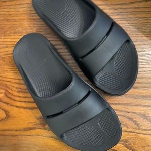 OOFOS Ooahh Recovery Slides Sandal Size 7